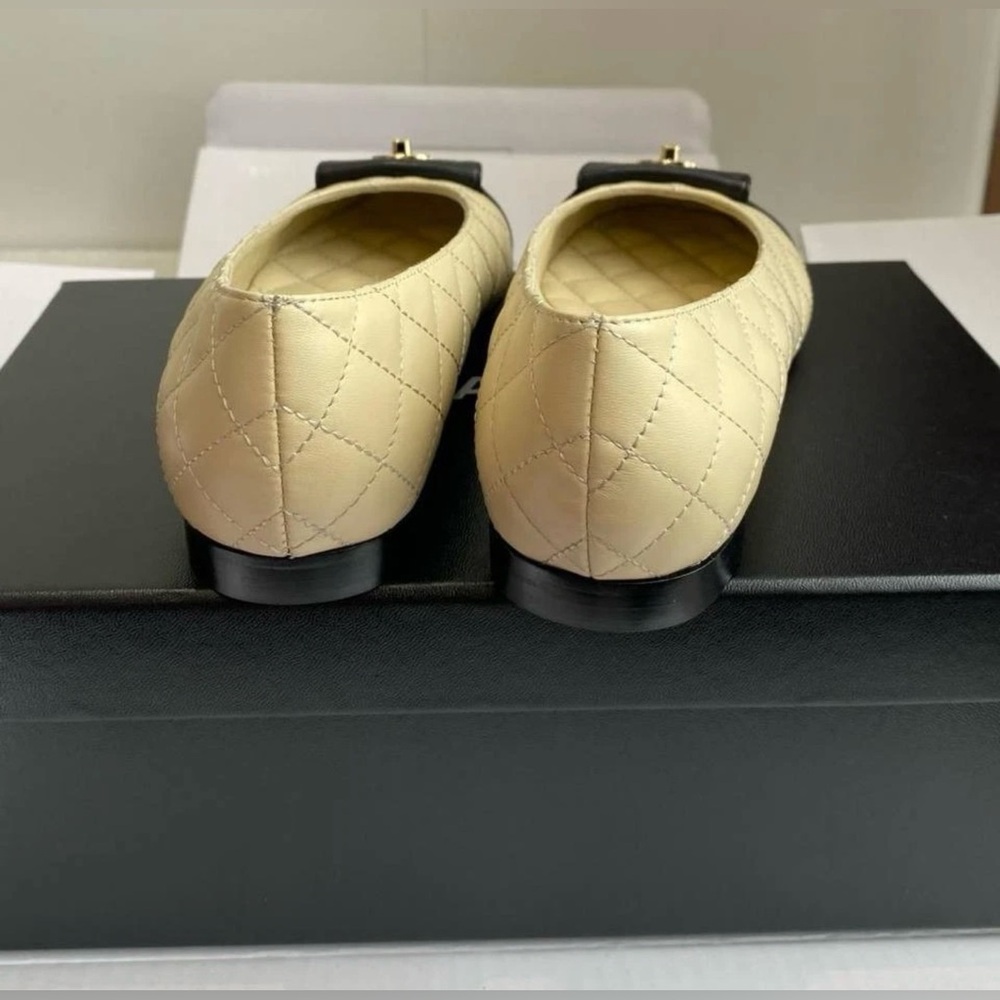 CHANEL Cream and Black Quilted Ballerina Flats 37/7 - Picture 6 of 14